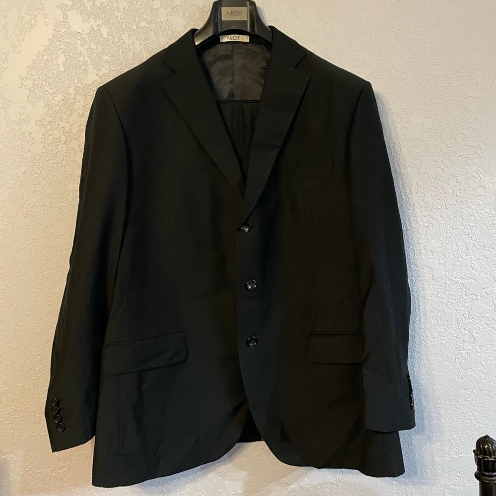 Men’s 2 piece suit. Abini Milano. 44R / 38